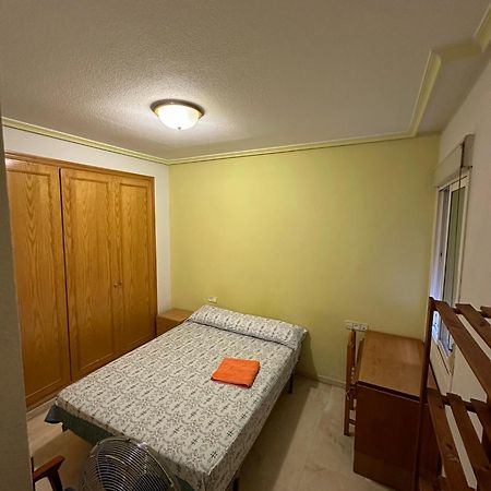 Economic Private Room In Center Of Гранада Экстерьер фото