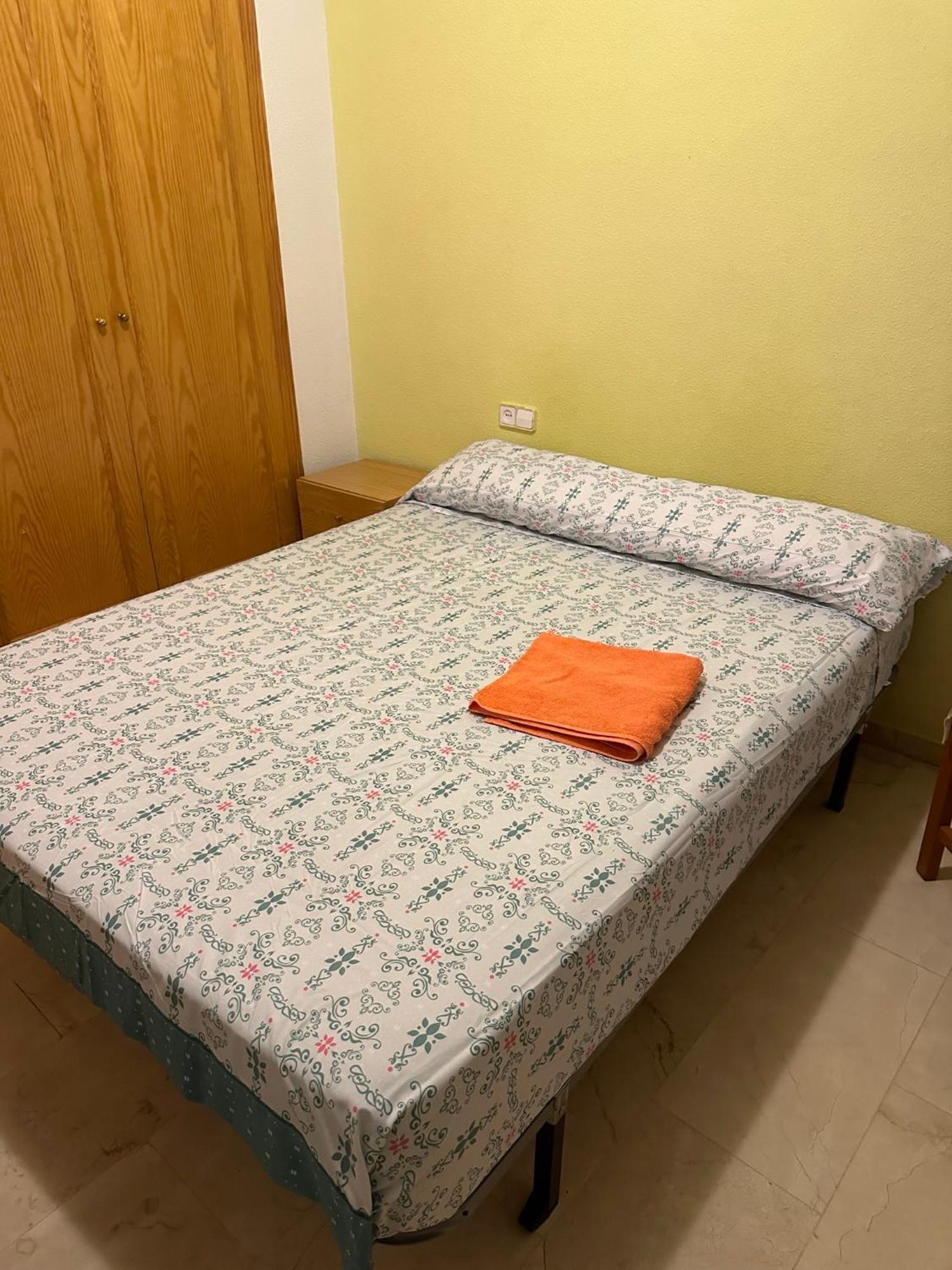 Economic Private Room In Center Of Гранада Экстерьер фото